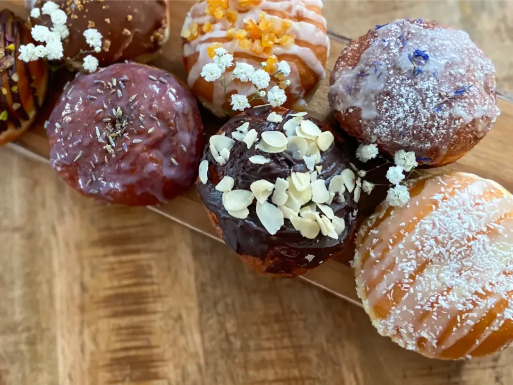 Paczki in alle soorten en maten, voor ieder wat wils op Dikke Donderdag!